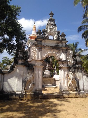 කතළුව පුරාණ විහාරස්ථානය - Kathaluwa Old Temple
